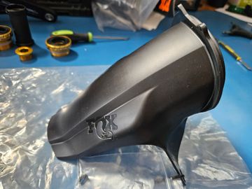 Brugt Fox Fender for 36 Fork 2022 bike — billede 2 af 2