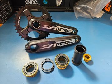Shimano Saint FC-M820 Drivetrain & Pedals usato