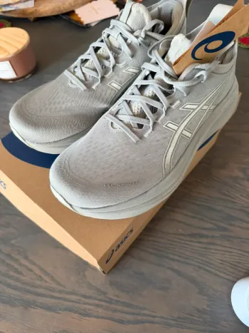 Gebrauchtes Adidas Nimbus 27 Running Shoes