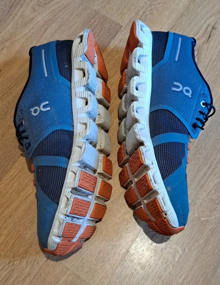 Gebrauchtes On Running On sneakers bike — Bild 4 von 4