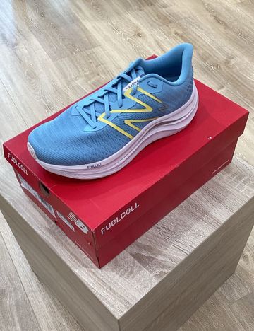 Używany New Balance FuelCell Propel v5 Running Shoes