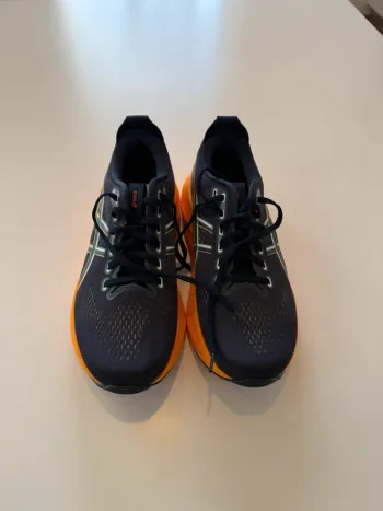 Used Asics Gel Kayano 32 Running Shoes