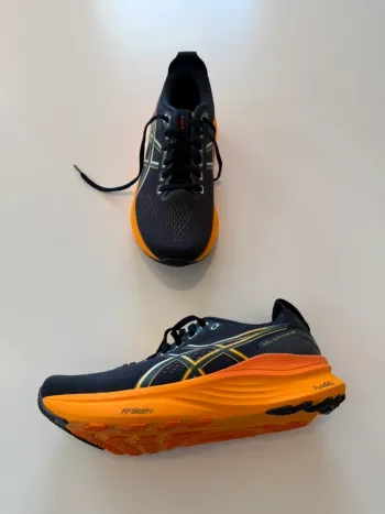 Used Asics Gel Kayano 32 bike — image 2 of 8