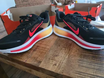 Used Nike Vomero 18 bike — image 4 of 6