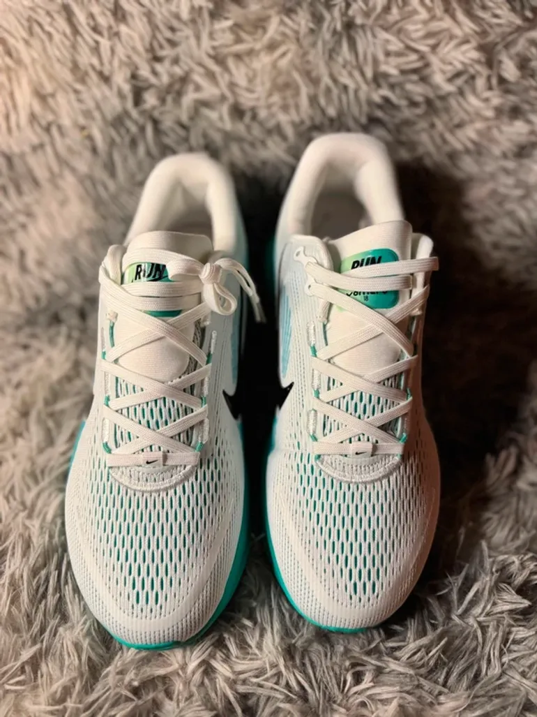 Used Nike Zoom Vomero 18 bike — image 2 of 12