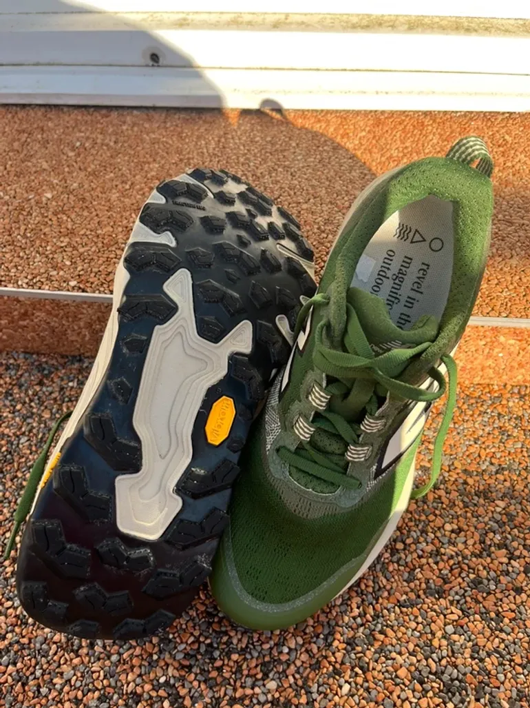 Used New Balance Hierro v9 bike — image 2 of 3