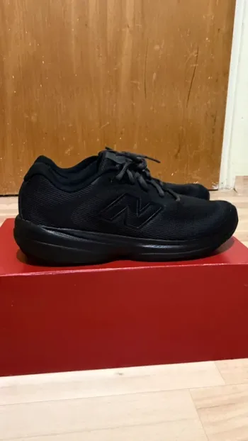 Used New Balance 411 v4 Running Shoes