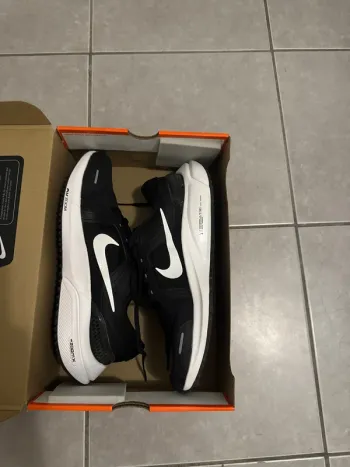 Nike Downshifter 13 Running Shoes usato