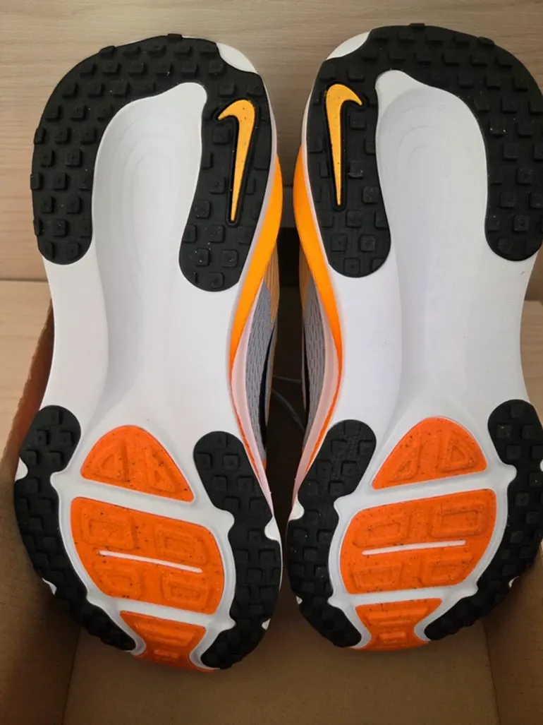 Used Nike Vomero 18 bike — image 11 of 13