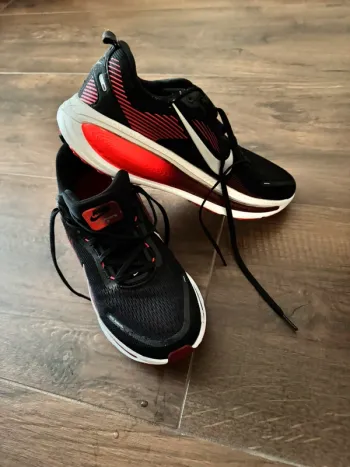 White Vomero 18 Running Shoes usato