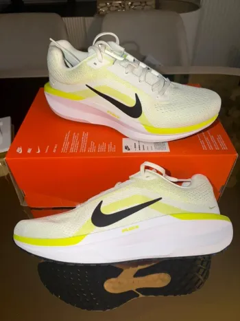 Used Nike Air Winflo 11 Running Shoes