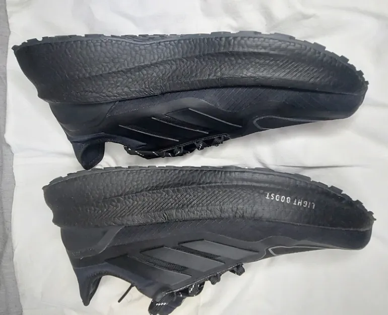 Used Premium Ultraboost 5x Goretex bike — image 4 of 6