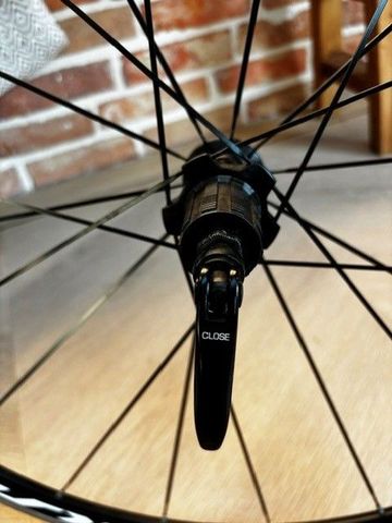 Gebrauchtes Mavic Aksium Elite UST Disc 2019 bike — Bild 6 von 7