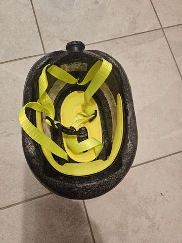 Used Bell Casco bambini bike — image 1 of 3