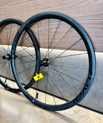 Used Roval Alpinist 2022 bike — image 3 of 5