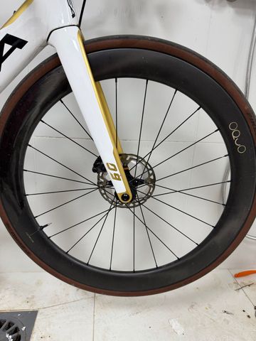 Used OQUO Carbon 57 Wheels 2025 bike — image 4 of 6
