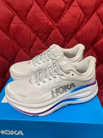 Použité Hoka Shoes size 38 Running Shoes