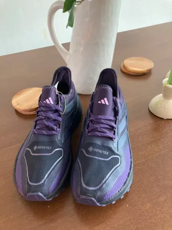 Used Adidas Ultraboost 5 GTX bike — image 4 of 8