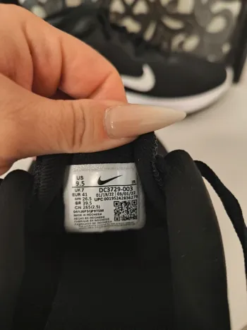 Used Nike Running Shoes bike — image 5 of 5