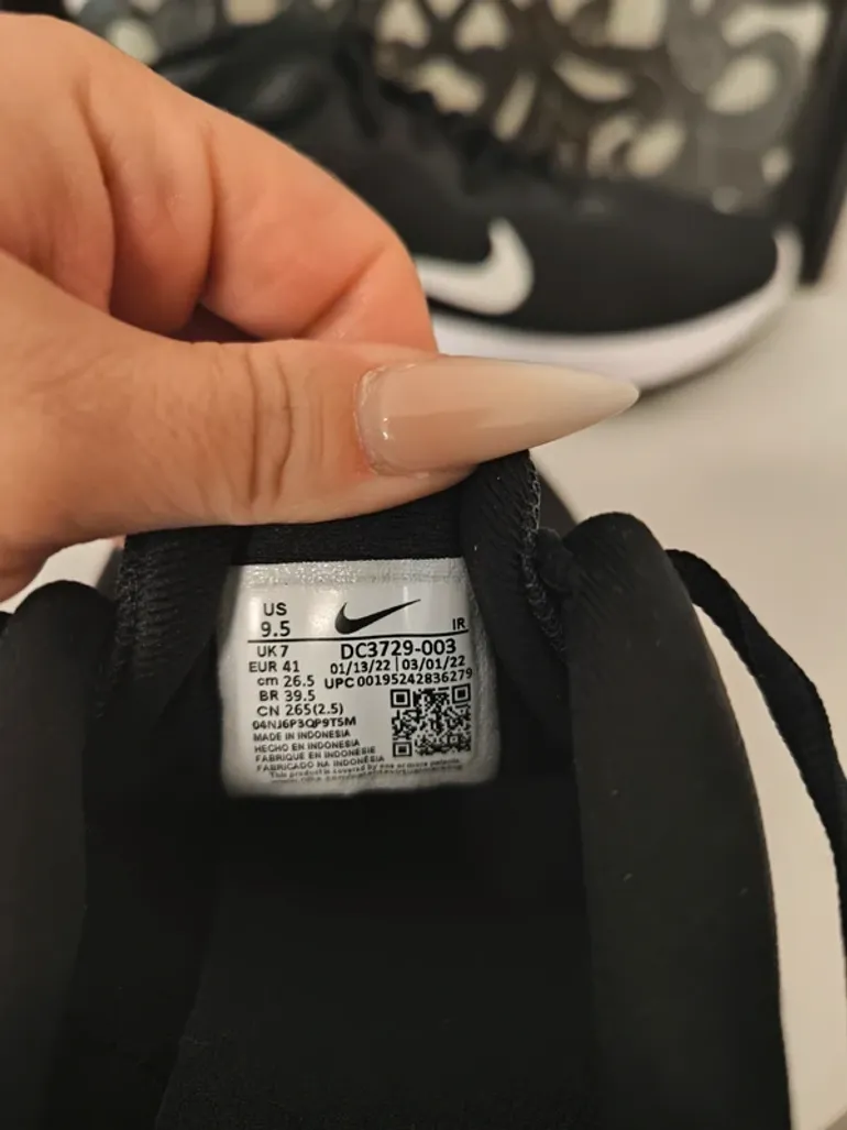 Used Nike Running Shoes bike — image 5 of 5