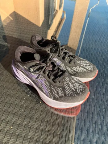 Gebrauchtes Asics Novablast 3 bike — Bild 4 von 8