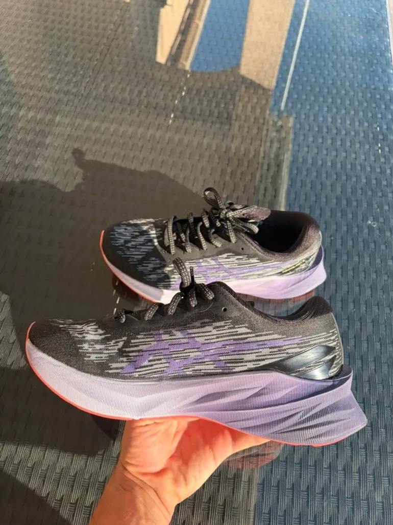 Gebrauchtes Asics Novablast 3 bike — Bild 6 von 8