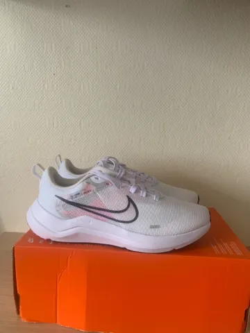 Używany Nike Downshifter 12 Running Shoes