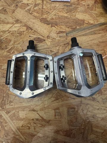 Używany Wellgo Flat Pedals bike — zdjęcie 3 z 3