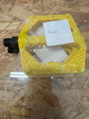 nessuna Flat Plastica Gialli Pedals bike d'occasion — image 2 sur 2