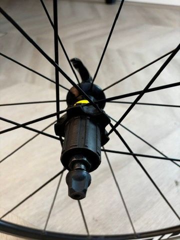 Used Mavic Aksium Wheelset 2017 bike — image 6 of 8