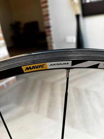 Used Mavic Aksium Wheelset 2017 bike — image 8 of 8