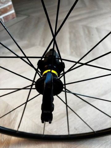 Used Mavic Aksium Wheelset 2017 bike — image 7 of 8