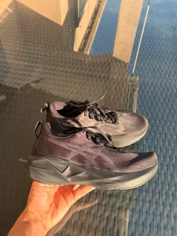 Używany Asics Novablast 5 Running Shoes