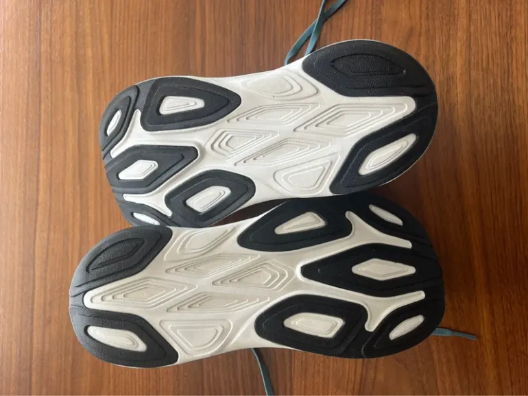 Used New Balance Fresh Foam X More v6 bike — image 4 of 4