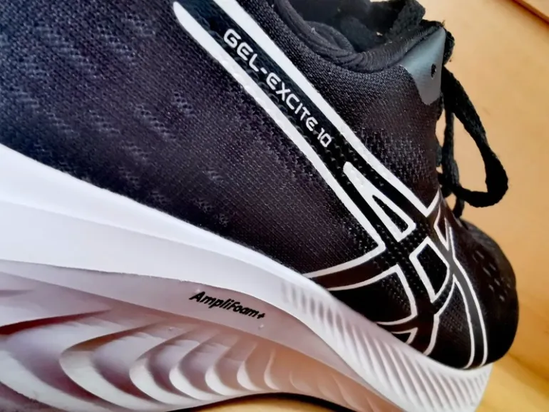 Used Asics Gel-Excite 10 bike — image 2 of 9
