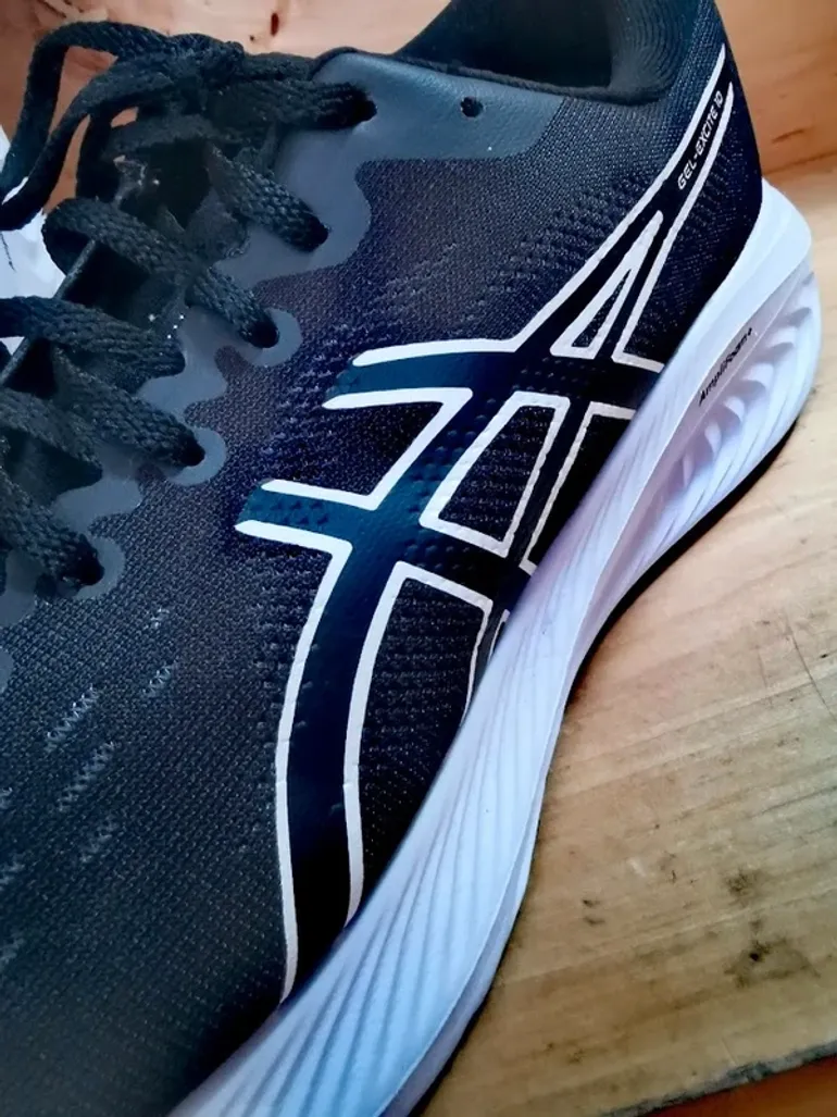 Used Asics Gel-Excite 10 bike — image 4 of 9