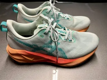 Tweedehands Asics Novablast 5 Running Shoes
