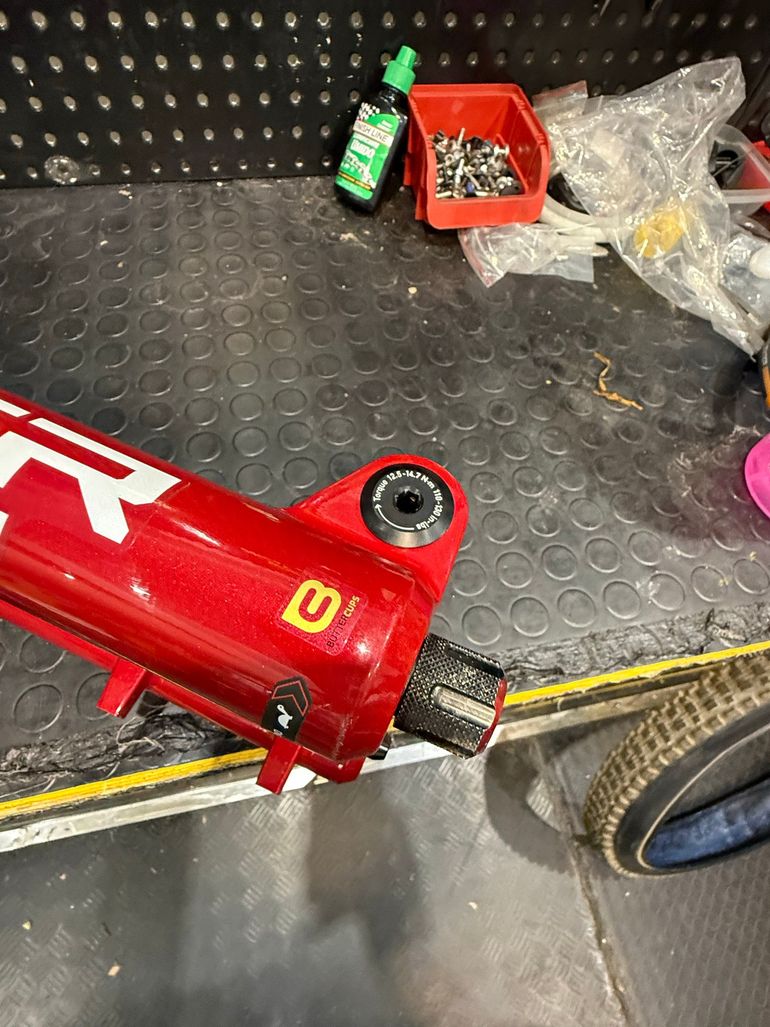 Brugt RockShox Boxxer Ultimate 2025 bike — billede 6 af 7