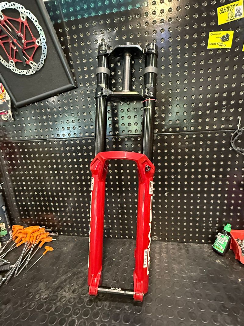 Käytetty RockShox Boxxer Ultimate 2025 Fork