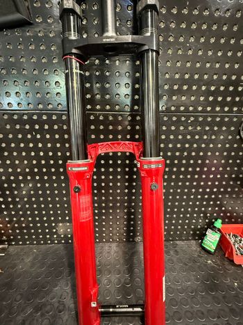 Brugt RockShox Boxxer Ultimate 2025 bike — billede 4 af 7