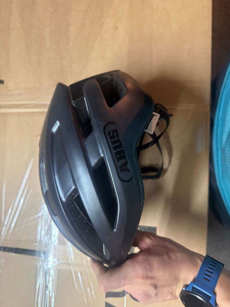 Used ABUS PowerDome Helmet 2025 bike — image 4 of 4