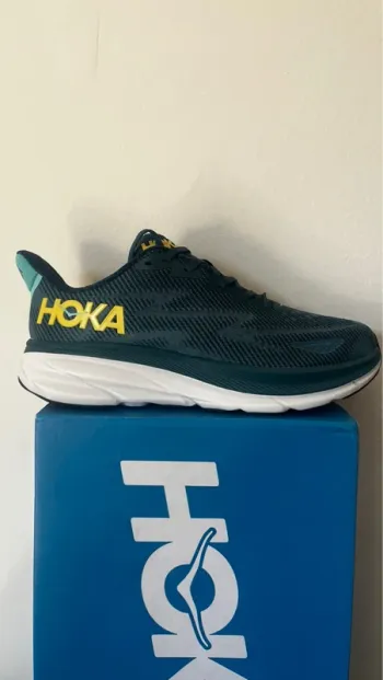 Brugt Lightweight HOKA Clifton 9 Running Shoes