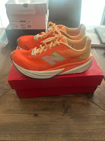 Käytetty New Balance FuelCell Rebel v5 bike — kuva 2 / 6