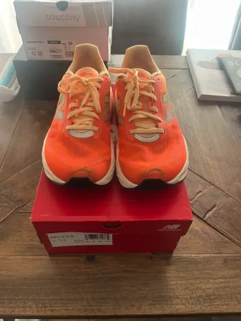 Käytetty New Balance FuelCell Rebel v5 Running Shoes