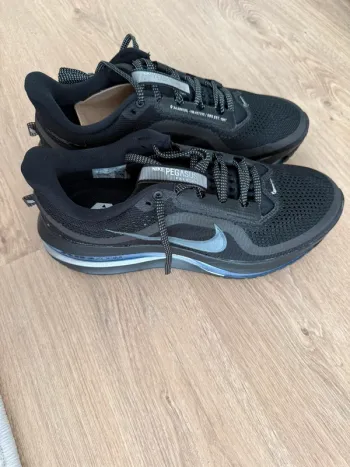 Używany Pegasus Premium Running Shoes