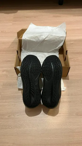 Tweedehands Asics Gel Nimbus 26 bike — afbeelding 3 van 3