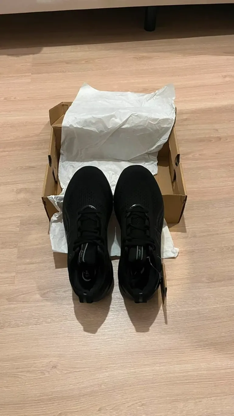 Tweedehands Asics Gel Nimbus 26 bike — afbeelding 2 van 3