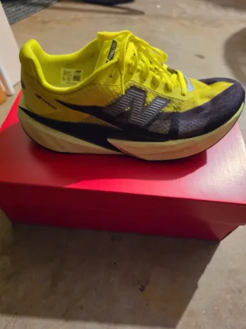 Używany New Balance Rebel v5 Running Shoes