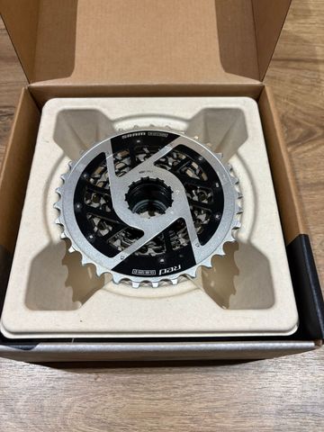 Tweedehands Sram Red E1 10-33 12 vitesses 2026 bike — afbeelding 1 van 2