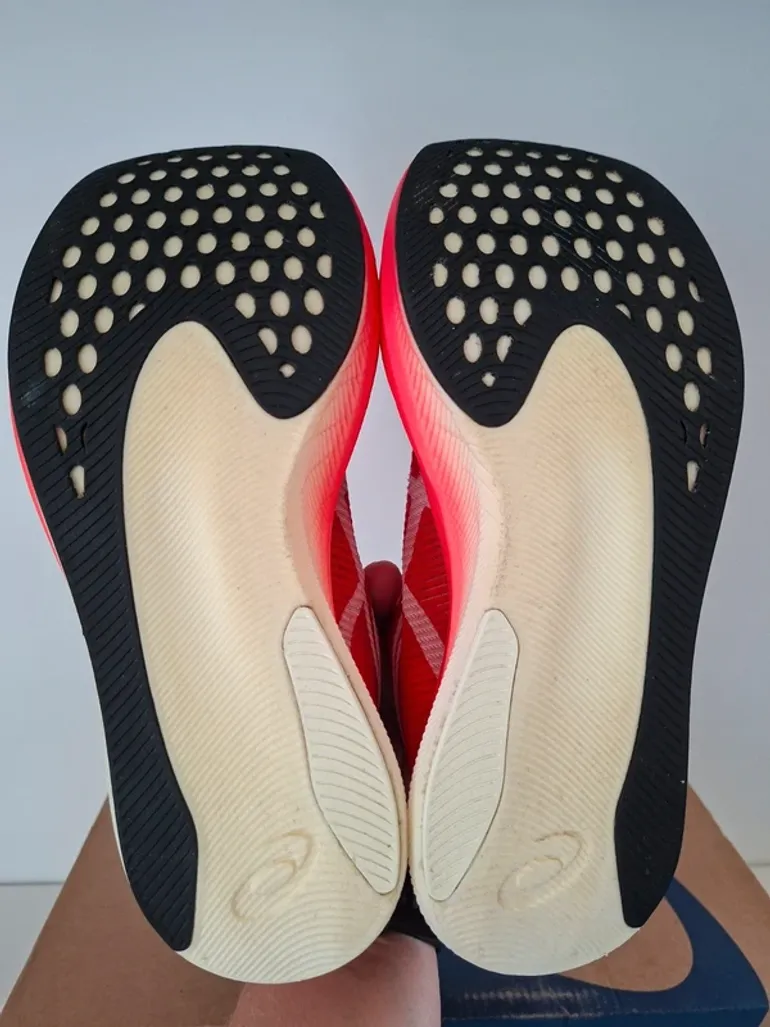 Asics MetaSpeed Sky + bike d'occasion — image 12 sur 14